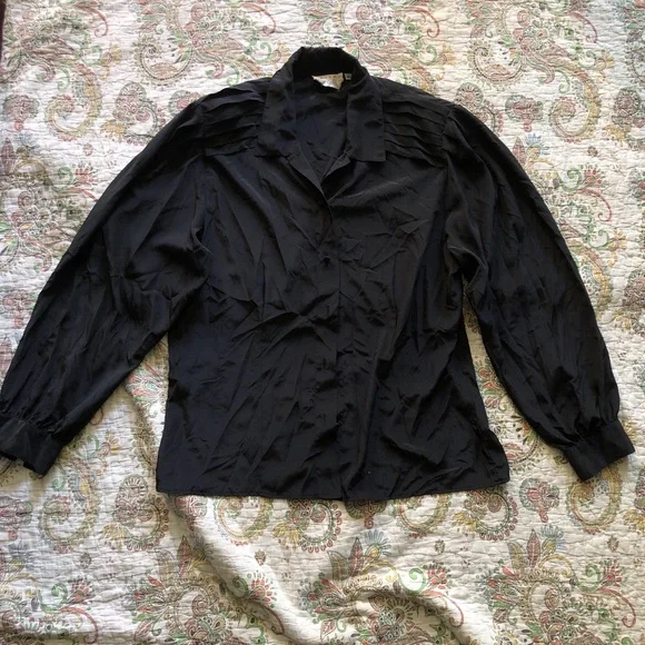 Vintage balloon sleeve blouse with shoulder pads and tiered pleats on shoulders - Picture 3 of 8